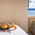 Two-bedroom In Apartamento
