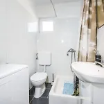 Two-bedroom In Apartamento *