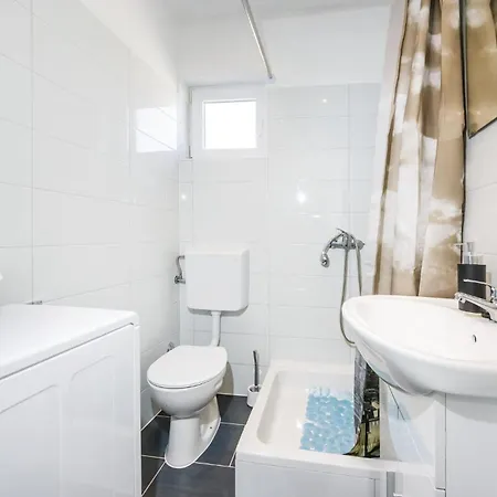 Two-bedroom In Lejlighed *