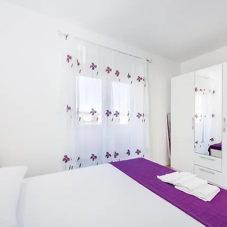 Two-bedroom In ماسلينتسا