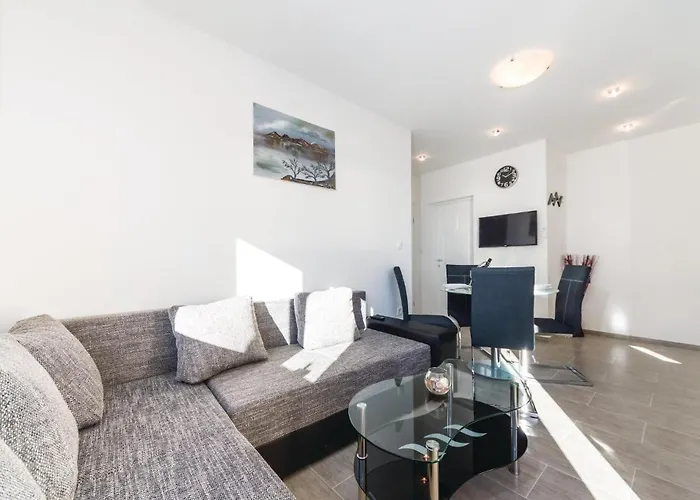 Two-bedroom In Lejlighed Maslenica